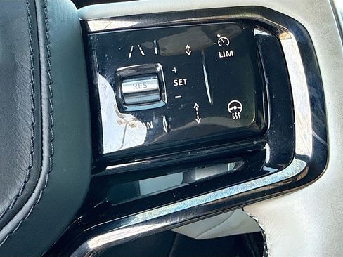Certified 2026 Land Rover Range Rover Velar Dynamic SE AWD/4WD image 38