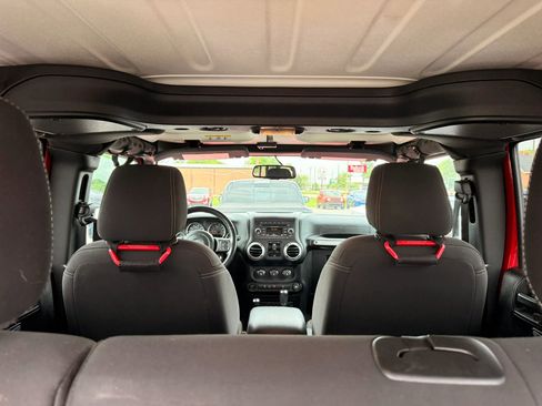 Used 2018 Jeep Wrangler Unlimited Sahara AWD/4WD image 29
