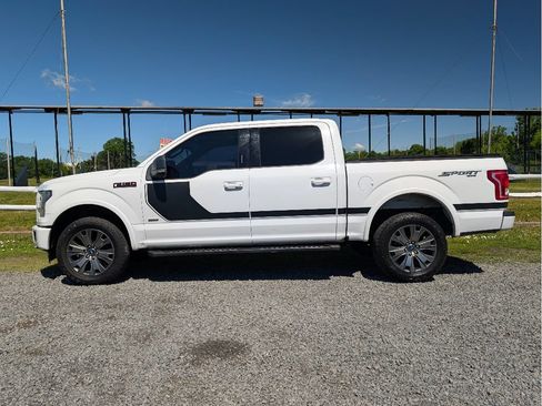 Used 2017 Ford F150 XLT w/ Equipment Group 302A Luxury AWD/4WD image 9