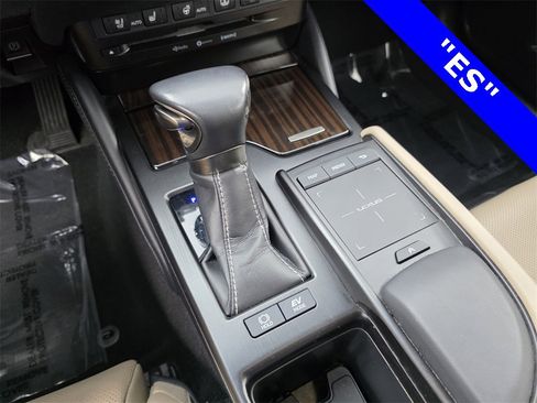 Used 2019 Lexus ES 300h image 25