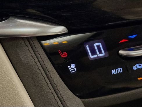 Used 2020 Cadillac XT6 Premium Luxury FWD image 23