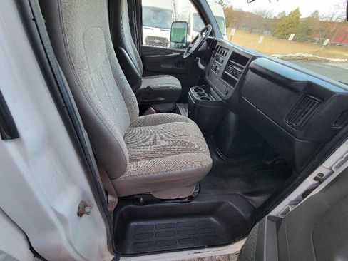 Used 2014 Chevrolet Express 4500 Extended image 37