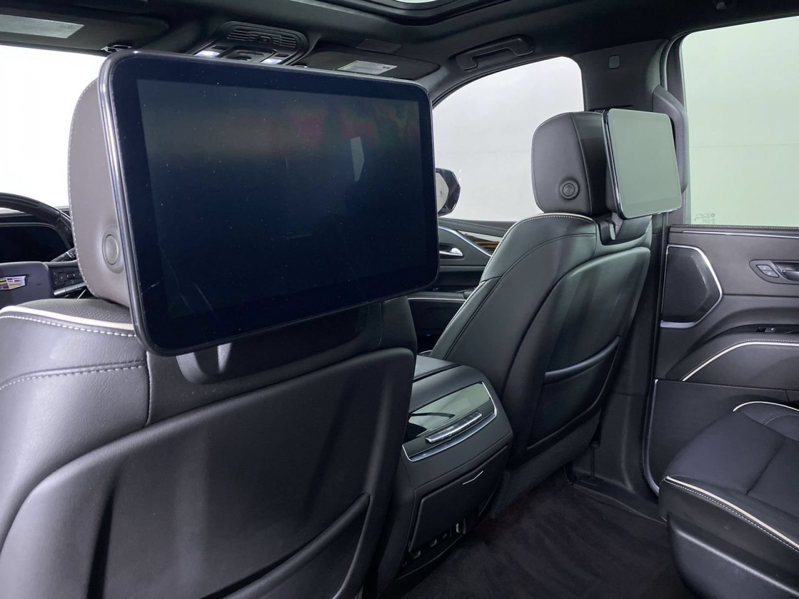 Certified 2023 Cadillac Escalade Premium Luxury w/ Performance Package AWD/4WD image 18