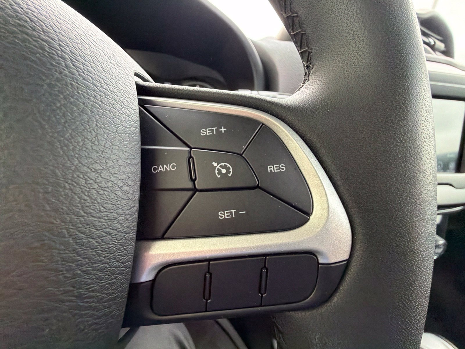 Used 2021 Jeep Renegade Latitude AWD/4WD image 15