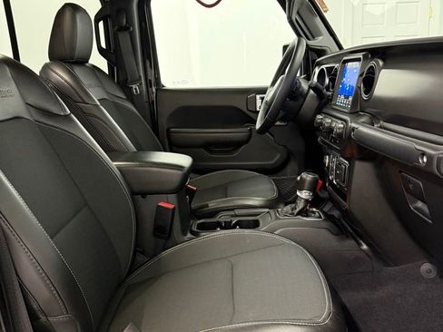 Used 2023 Jeep Gladiator Sport S image 17