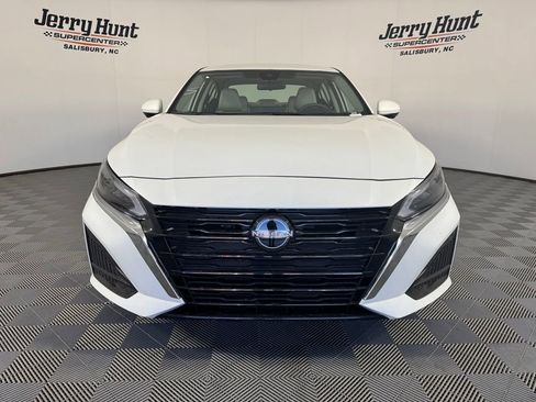 Used 2023 Nissan Altima 2.5 SL FWD image 5