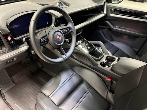 Certified 2026 Porsche Cayenne E-Hybrid Coupe AWD/4WD image 4