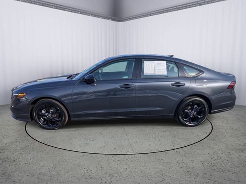 Certified 2025 Honda Accord SE image 5