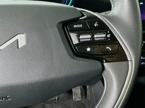 Certified 2025 Kia Niro EX image 9