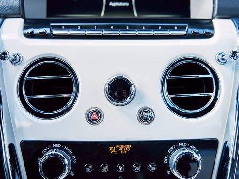 Used 2022 Rolls-Royce Cullinan w/ Cullinan Package image 76