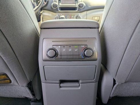 Used 2013 Toyota Highlander Plus FWD image 28