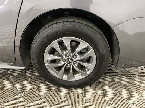 Used 2024 Toyota Sienna XLE image 10