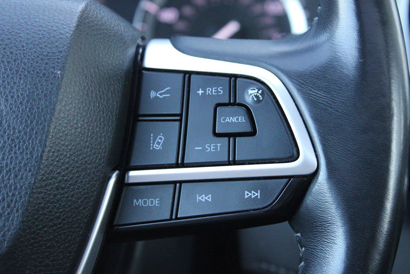 Used 2022 Toyota Highlander XLE AWD/4WD image 29