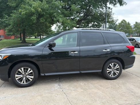 Used 2020 Nissan Pathfinder S AWD/4WD image 2