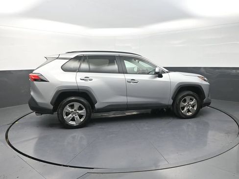 Used 2025 Toyota RAV4 XLE AWD/4WD image 9
