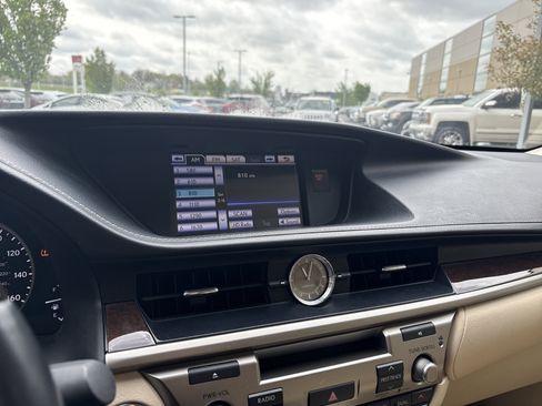 Used 2014 Lexus ES 350 w/ Luxury Package image 23