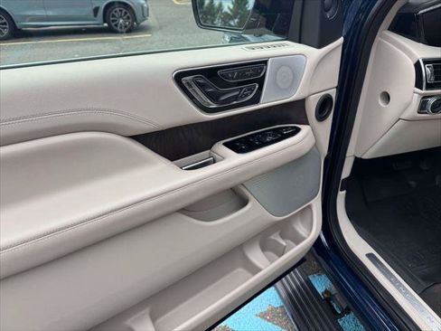 Used 2020 Lincoln Navigator Reserve w/ Luxury Package AWD/4WD image 17
