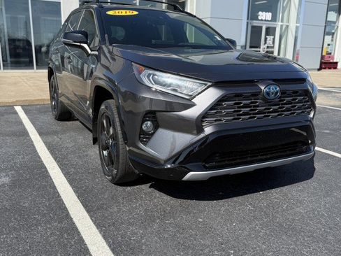 Used 2019 Toyota RAV4 XSE image 4