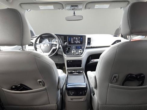 Used 2017 Toyota Sienna XLE Premium w/ Outdoor Package AWD/4WD image 24