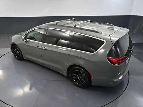 Used 2022 Chrysler Pacifica Touring-L image 58