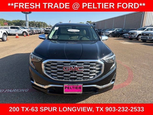 Used 2020 GMC Terrain Denali w/ Denali Premium Package FWD image 2