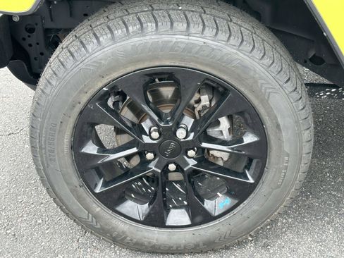 Used 2023 Jeep Wrangler Unlimited Sahara w/ Cold Weather Group image 9