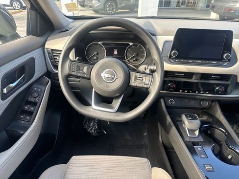 Used 2023 Nissan Rogue SV image 14