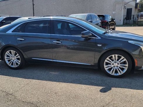 Used 2018 Cadillac XTS Luxury FWD image 3