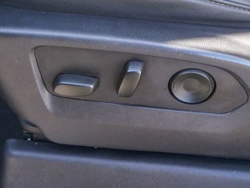 Used 2024 Chevrolet Silverado 2500 LTZ w/ LTZ Convenience Package image 19