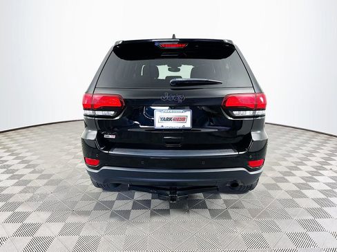 Used 2019 Jeep Grand Cherokee Laredo AWD/4WD image 9