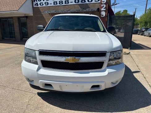 Used 2014 Chevrolet Tahoe LT w/ Luxury Package RWD image 2
