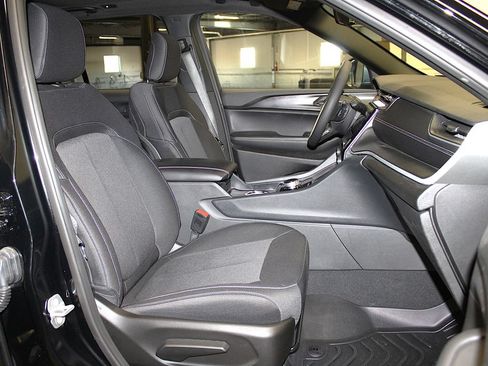 Certified 2025 Jeep Grand Cherokee Laredo X w/ Luxury Tech Group I AWD/4WD image 32