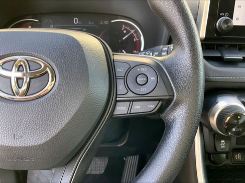 Used 2025 Toyota RAV4 XLE image 20