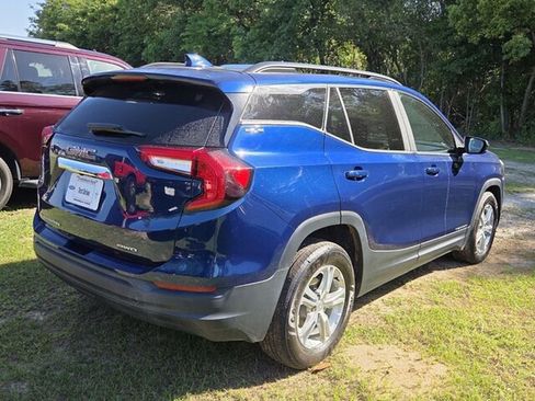 Used 2022 GMC Terrain SLE w/ Driver Convenience Package AWD/4WD image 12