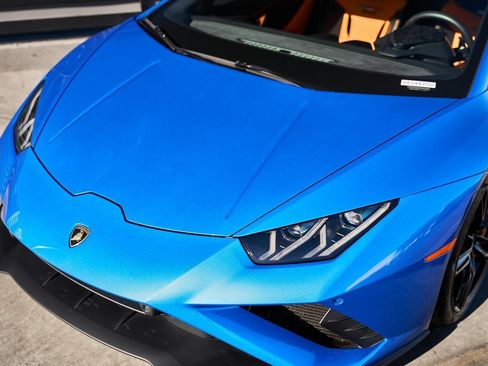 Used 2020 Lamborghini Huracan EVO image 5