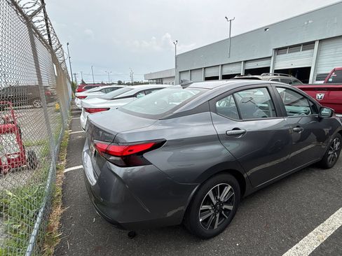 Used 2025 Nissan Versa SV FWD image 11