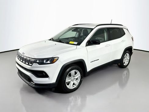 Used 2022 Jeep Compass Latitude w/ Convenience Group FWD image 3