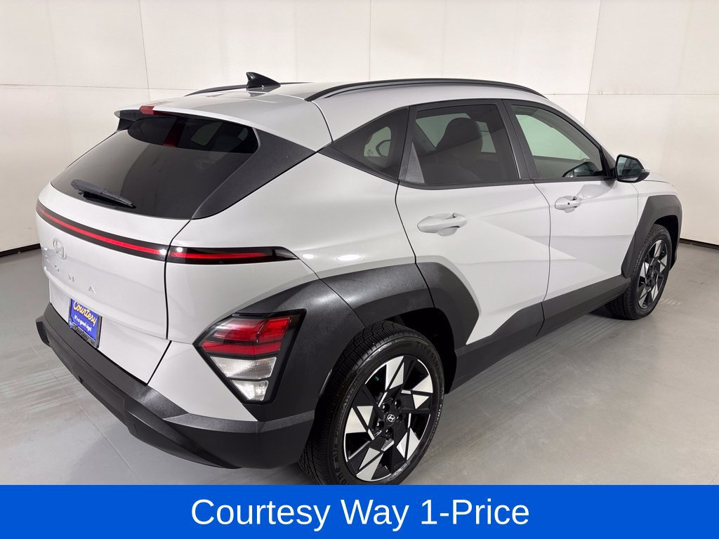 Used 2025 Hyundai Kona SEL FWD image 11