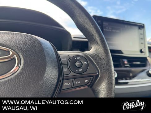 Used 2022 Toyota Corolla LE FWD image 17