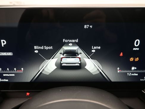 Used 2025 Nissan Kicks SR image 12