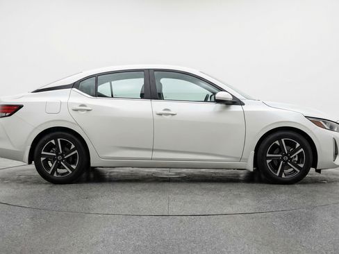 Used 2025 Nissan Sentra SV FWD image 11