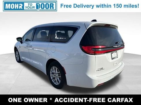 Used 2024 Chrysler Pacifica Touring-L image 7