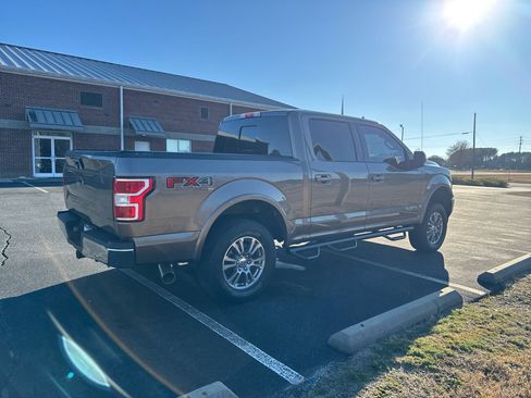 Used 2019 Ford F150 Lariat w/ Trailer Tow Package image 5