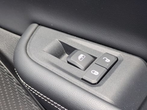 Used 2023 Jeep Grand Cherokee L Limited AWD/4WD image 34