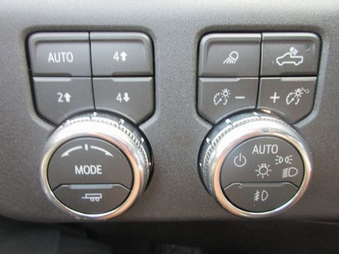 New 2026 GMC Sierra 2500 SLT w/ SLT Premium Package image 18