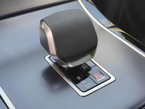 Certified 2026 Land Rover Range Rover Velar Dynamic SE AWD/4WD image 34