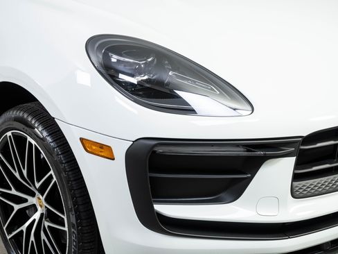 Certified 2026 Porsche Macan AWD/4WD image 37