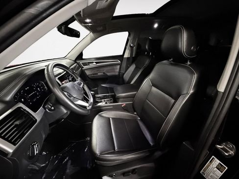 Used 2023 Volkswagen Atlas SE w/ Panoramic Sunroof Package FWD image 11