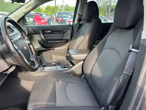 Used 2016 Chevrolet Traverse LT w/ Style and Technology Package FWD image 16