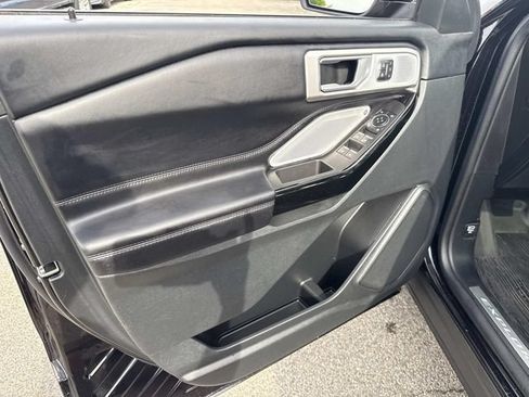 Used 2023 Ford Explorer Platinum w/ Technology Package AWD/4WD image 24